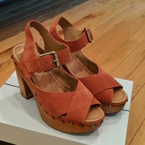Corso como Red Suede Heels